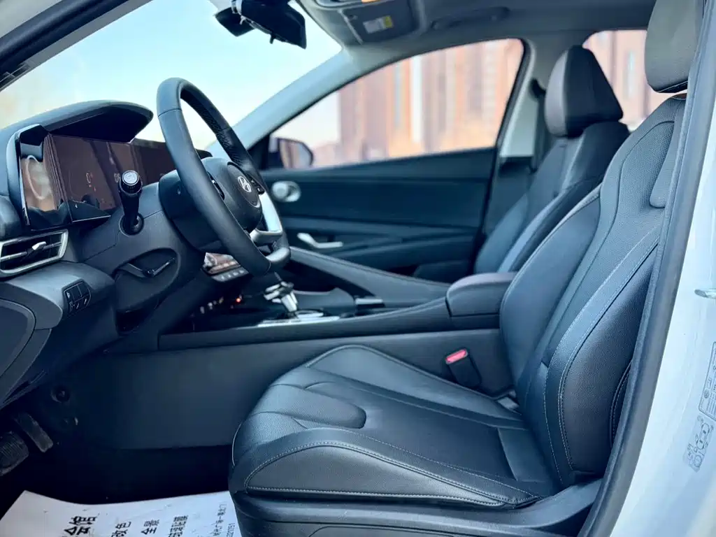 Hyundai Elantra — фото 10