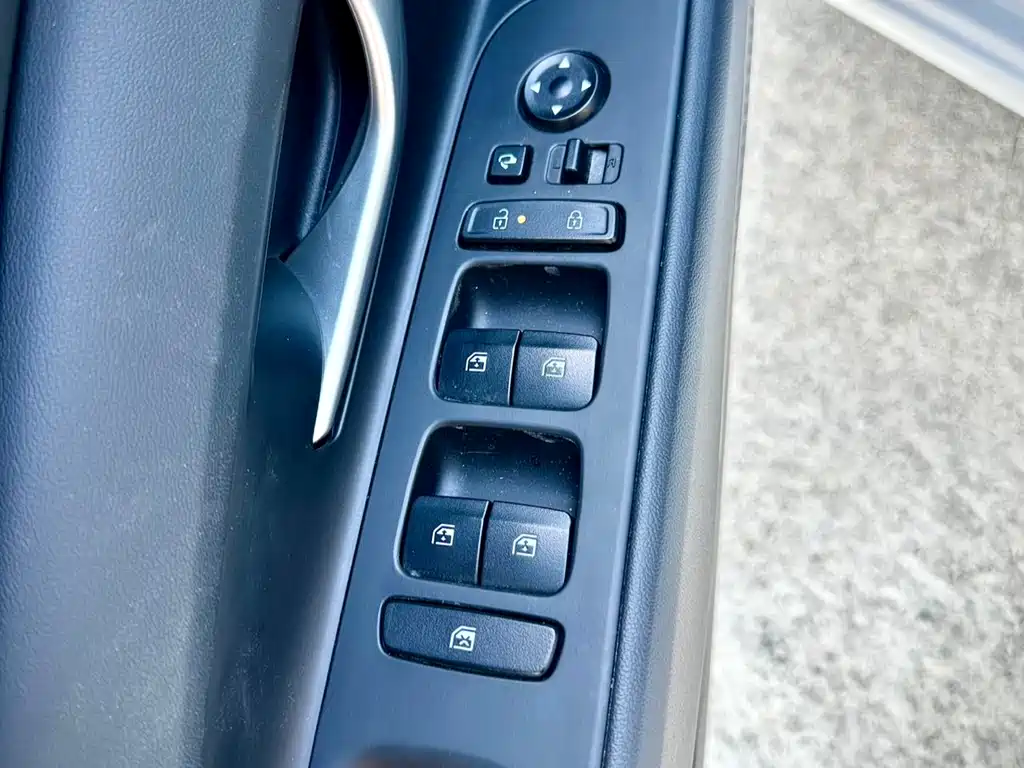 Hyundai Elantra — фото 18