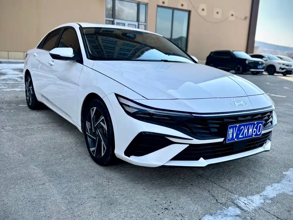 Hyundai Elantra — фото 3