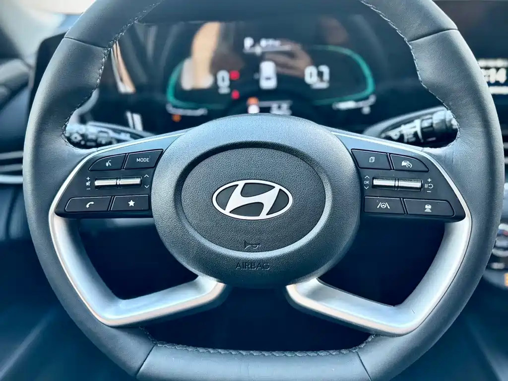 Hyundai Elantra — фото 22