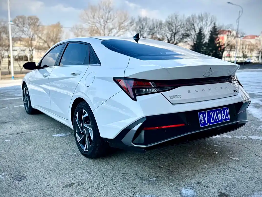 Hyundai Elantra — фото 4