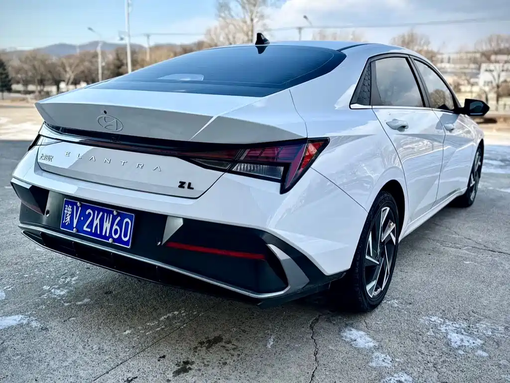 Hyundai Elantra — фото 6