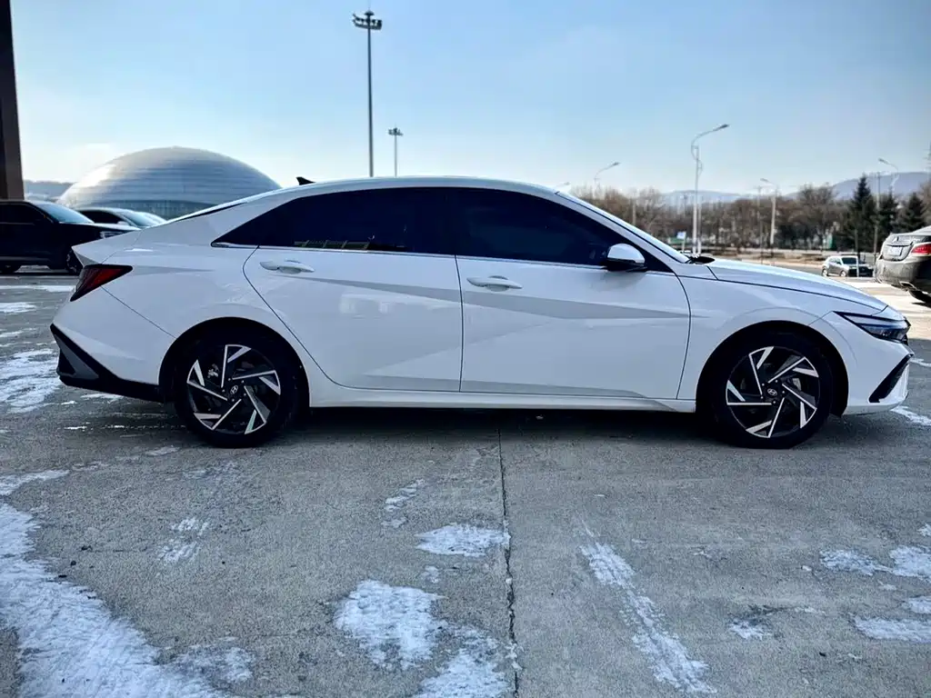 Hyundai Elantra — фото 7