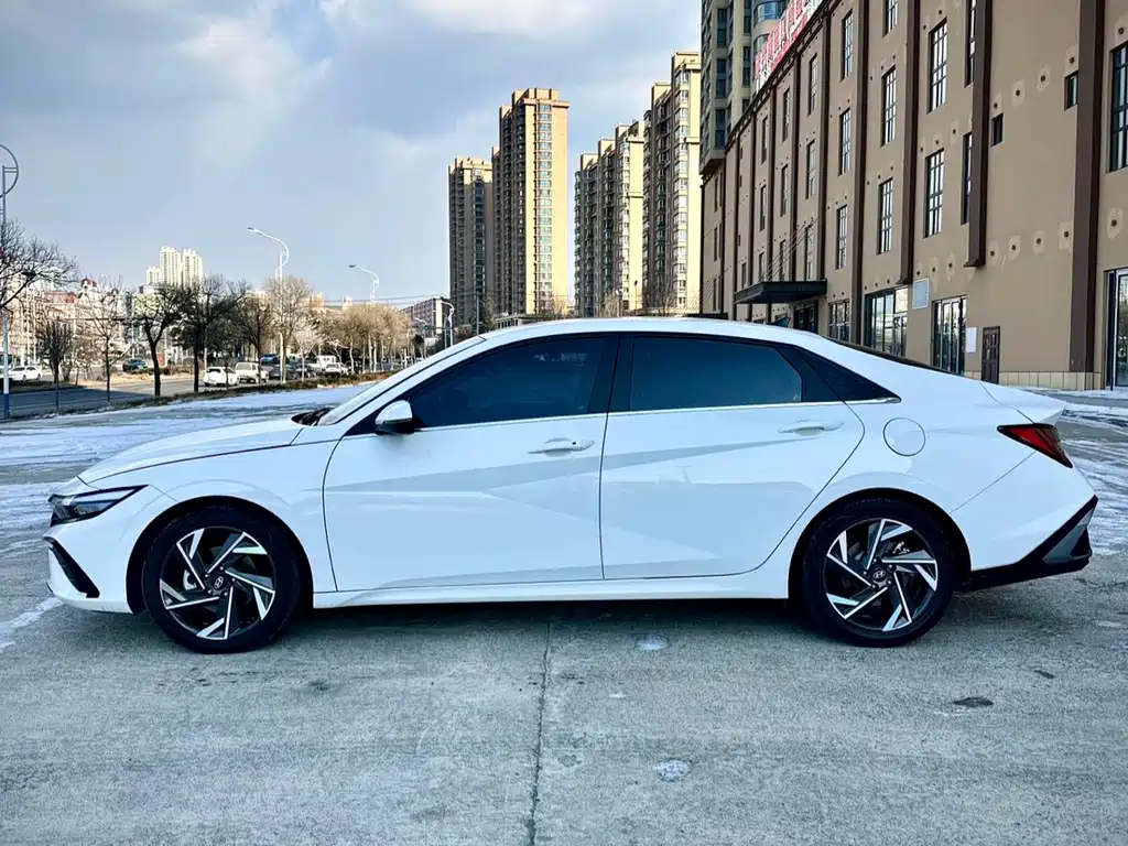 Hyundai Elantra — фото 8