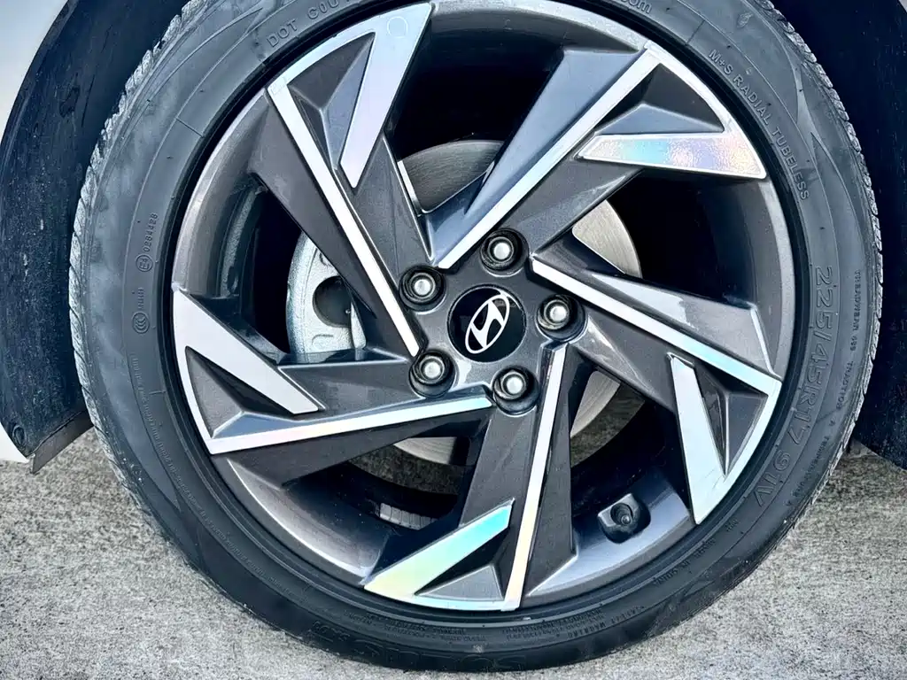 Hyundai Elantra — фото 9