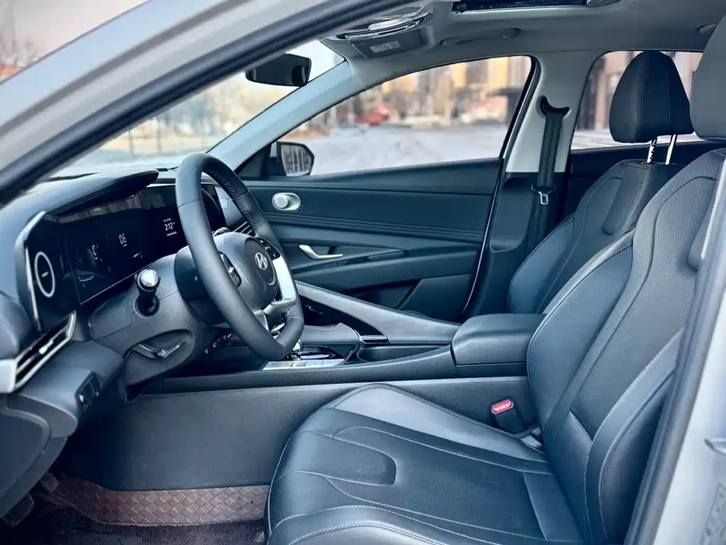 Hyundai Elantra — фото 10
