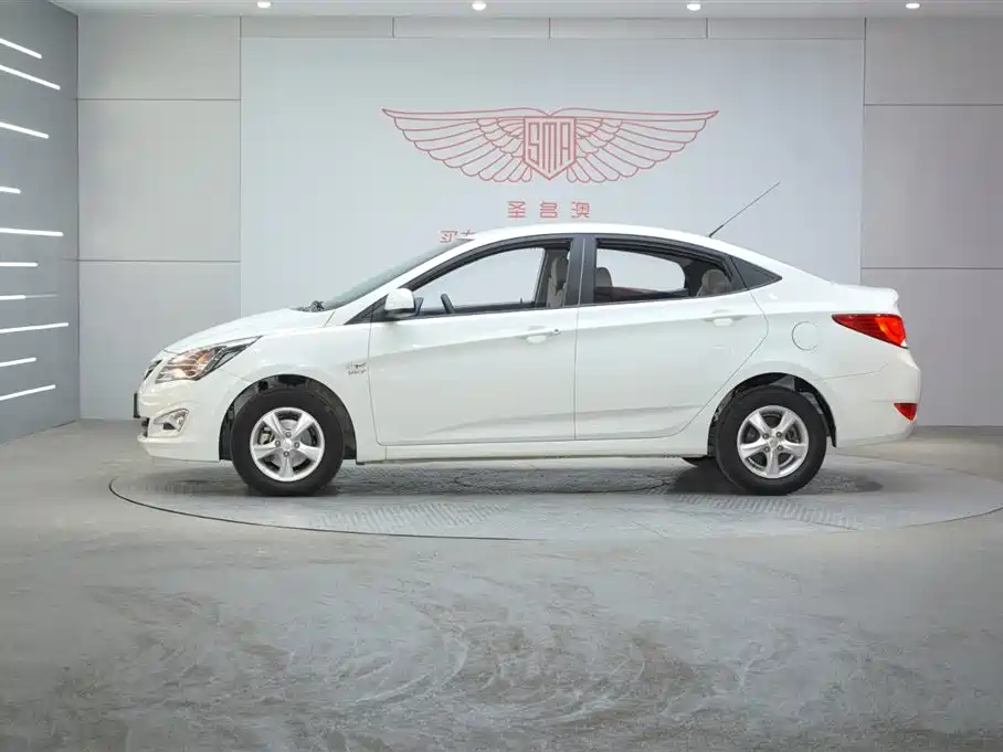 Hyundai Verna — фото 2