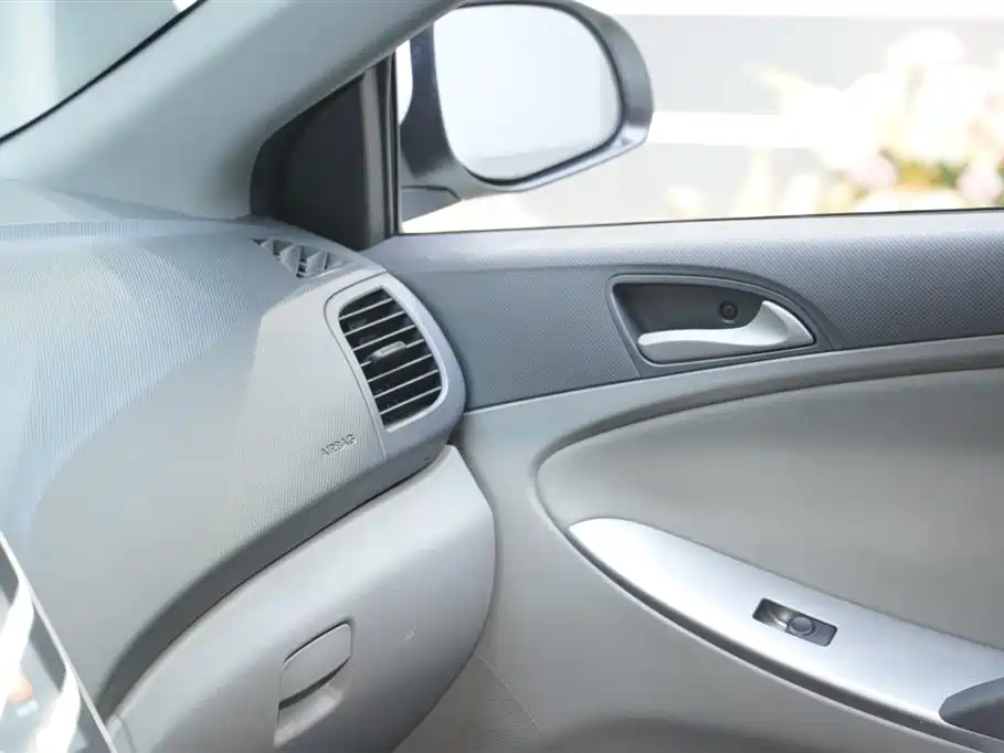 Hyundai Verna — фото 13
