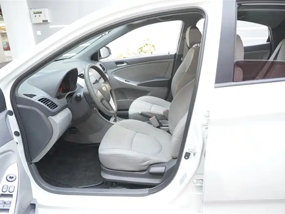 Hyundai Verna — фото 14