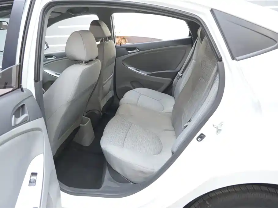 Hyundai Verna — фото 15