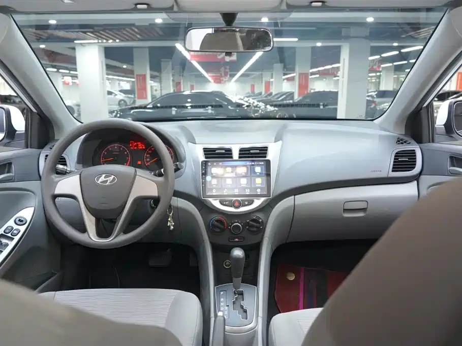 Hyundai Verna — фото 16