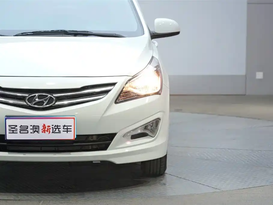 Hyundai Verna — фото 3