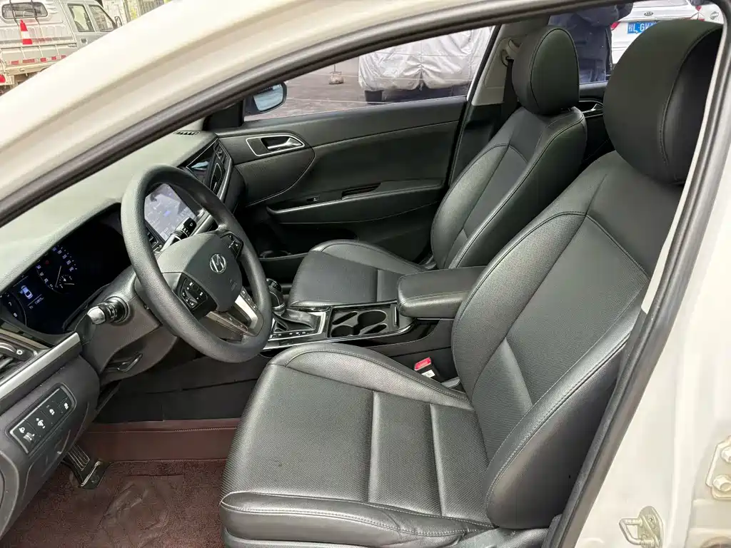 Hyundai Mistra — фото 4