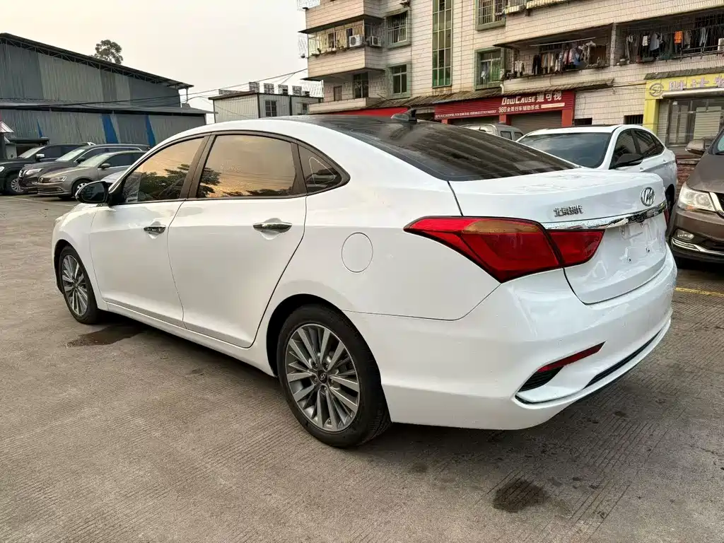 Hyundai Mistra — фото 7