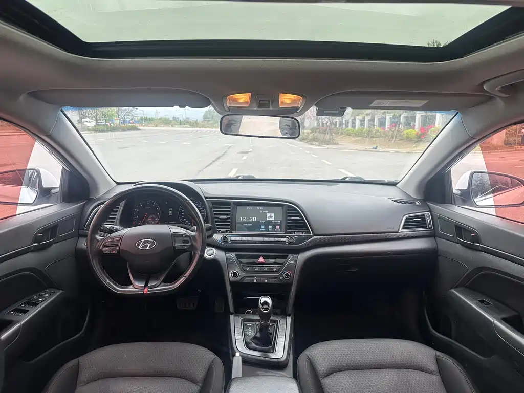 Hyundai Elantra — фото 5