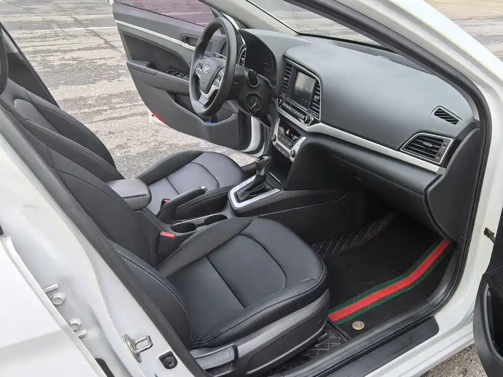 Hyundai Elantra — фото 13