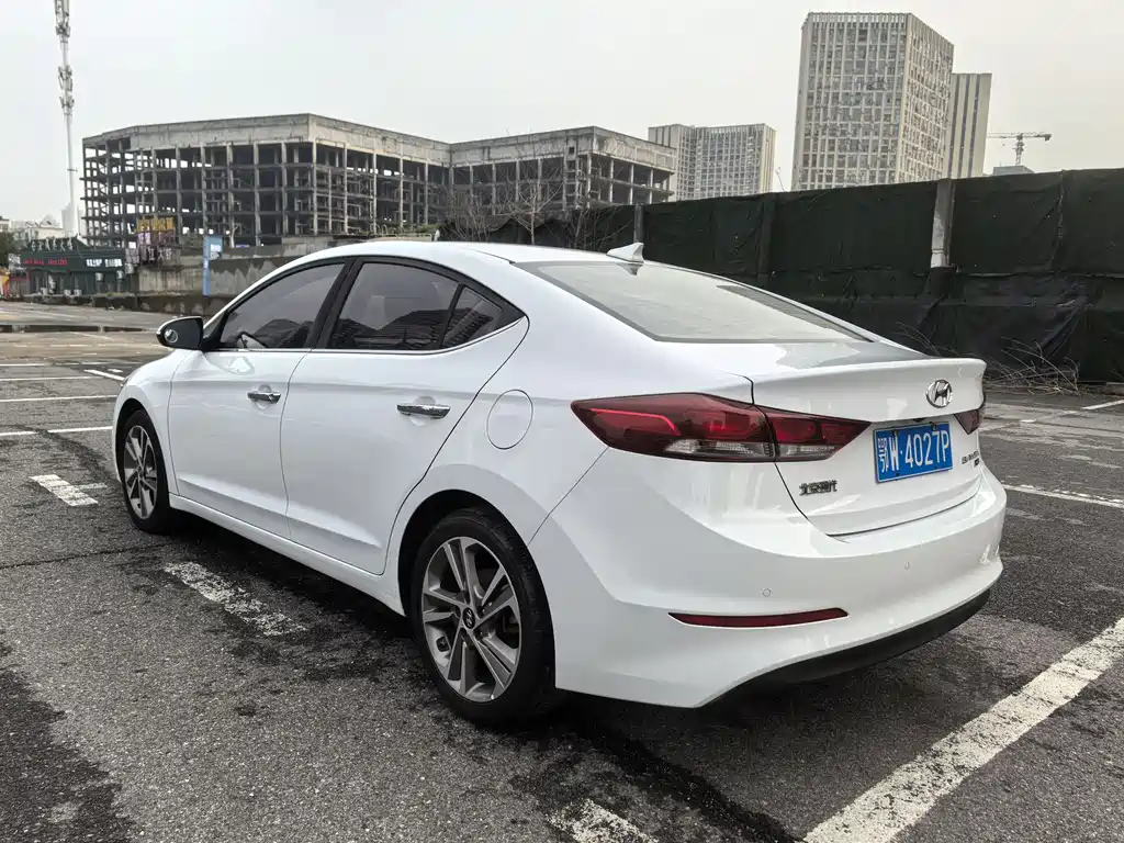 Hyundai Elantra — фото 4