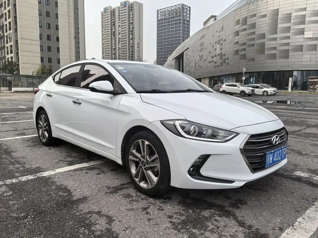 Hyundai Elantra — фото 8