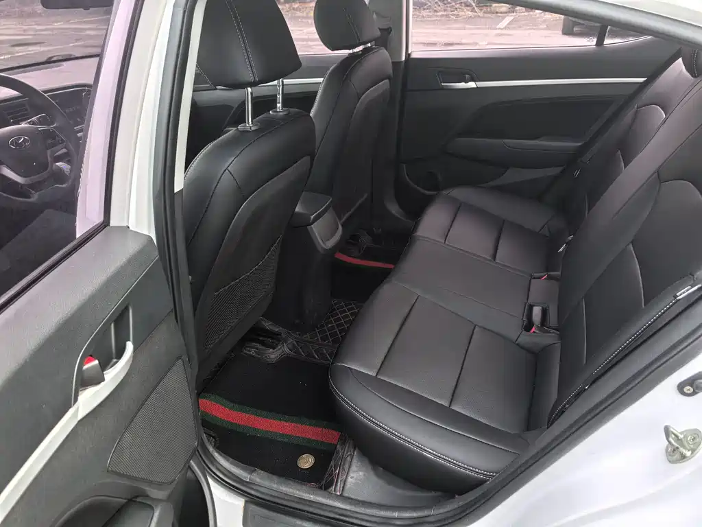 Hyundai Elantra — фото 10