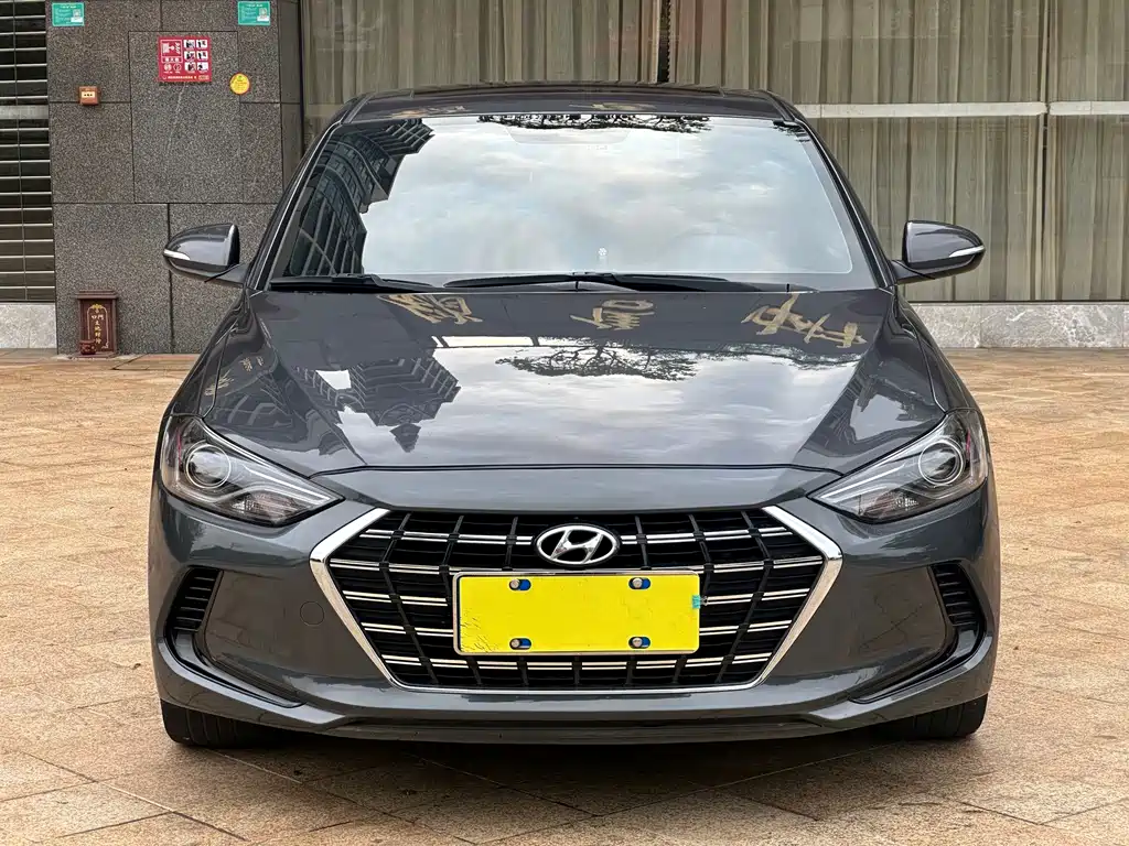 Hyundai Elantra — фото 2