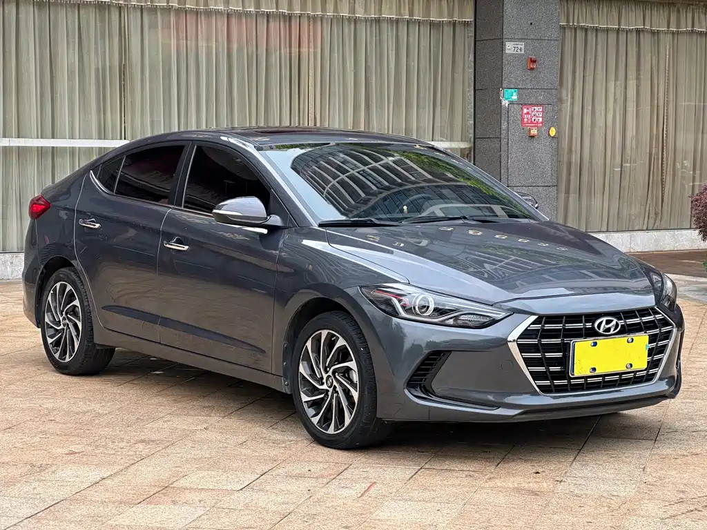 Hyundai Elantra — фото 3