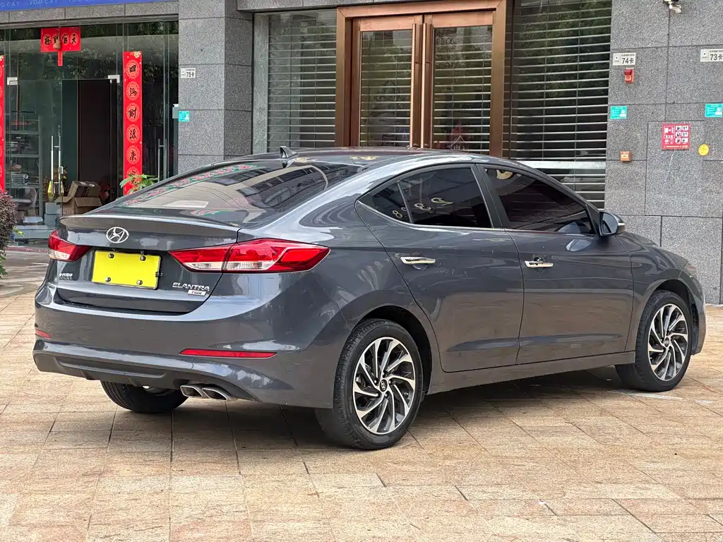 Hyundai Elantra — фото 8