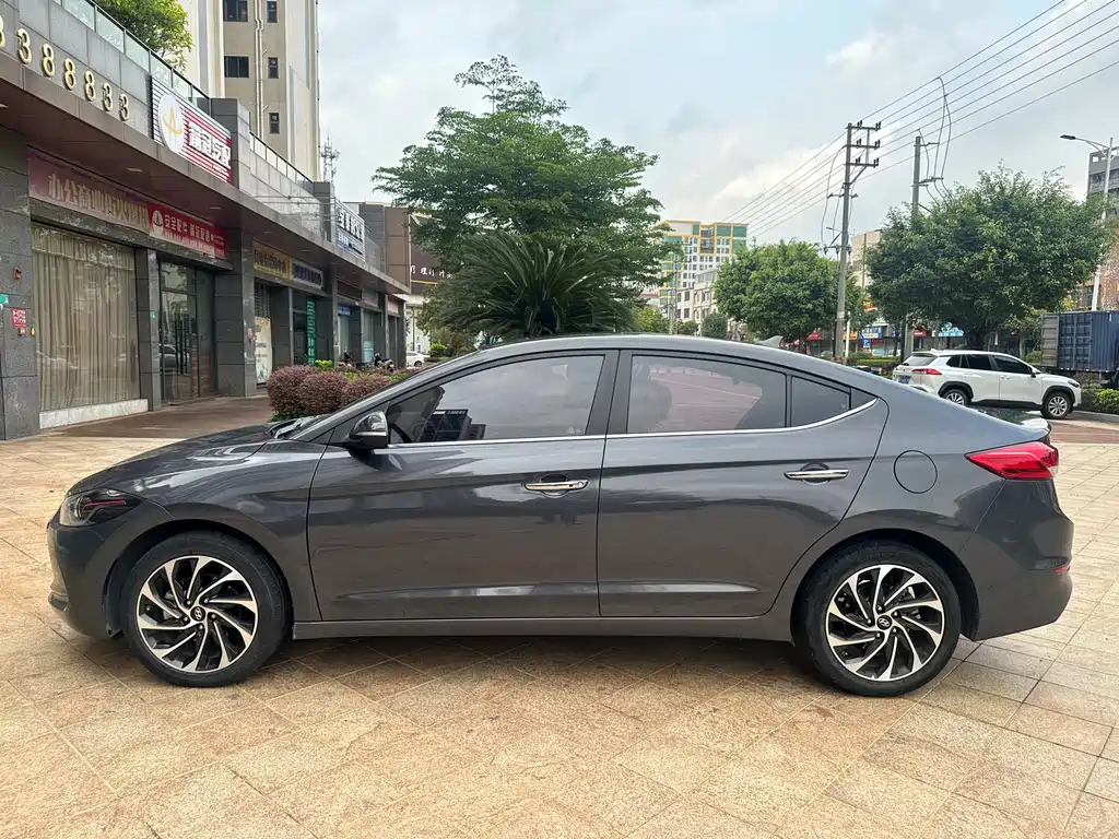 Hyundai Elantra — фото 9