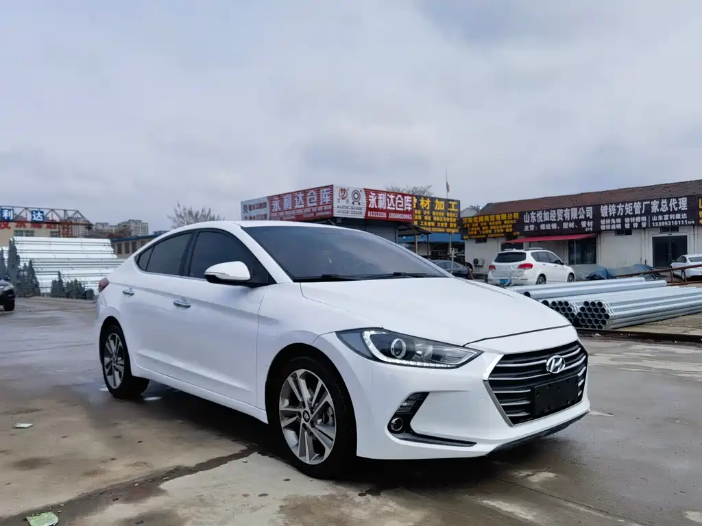 Hyundai Elantra — фото 3