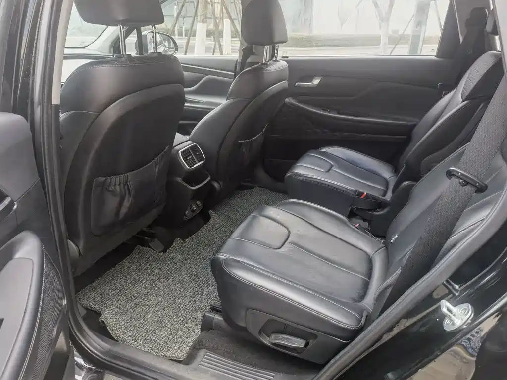 Hyundai Santa Fe — фото 10