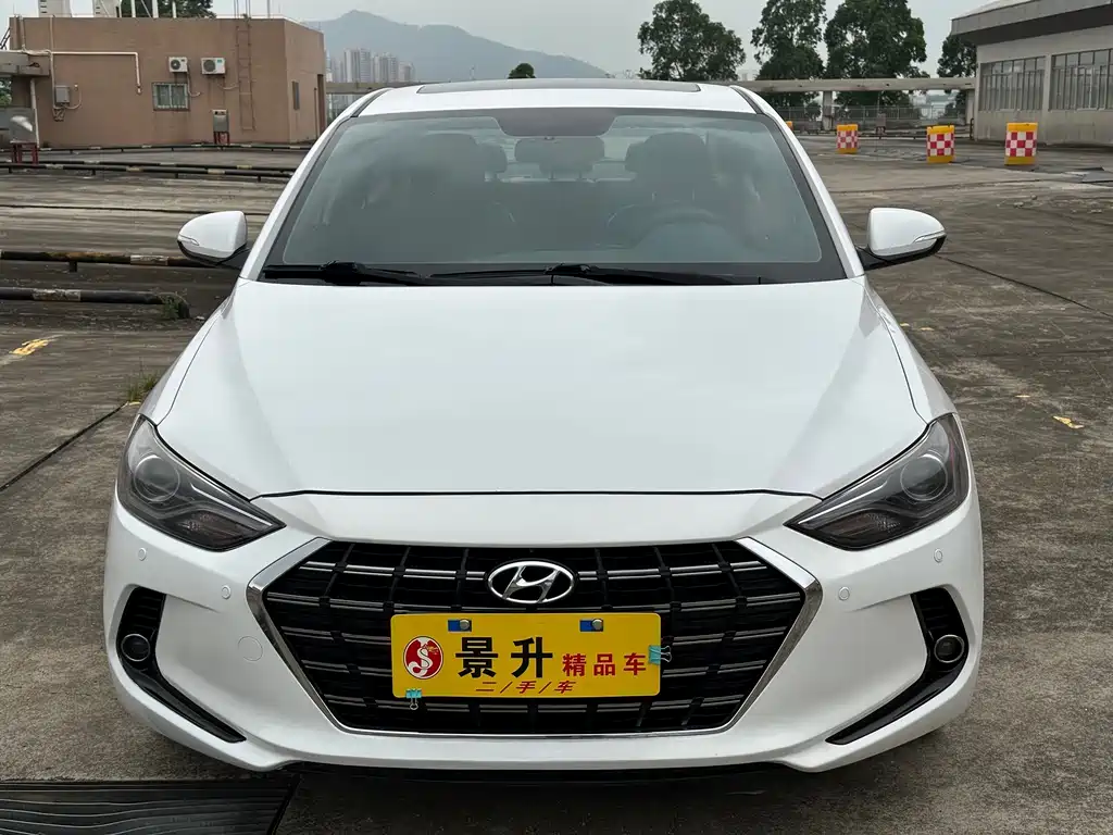 Hyundai Elantra — фото 2