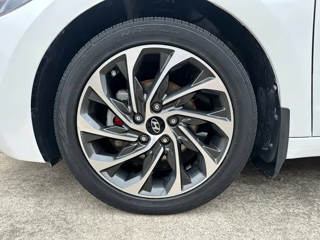 Hyundai Elantra — фото 17