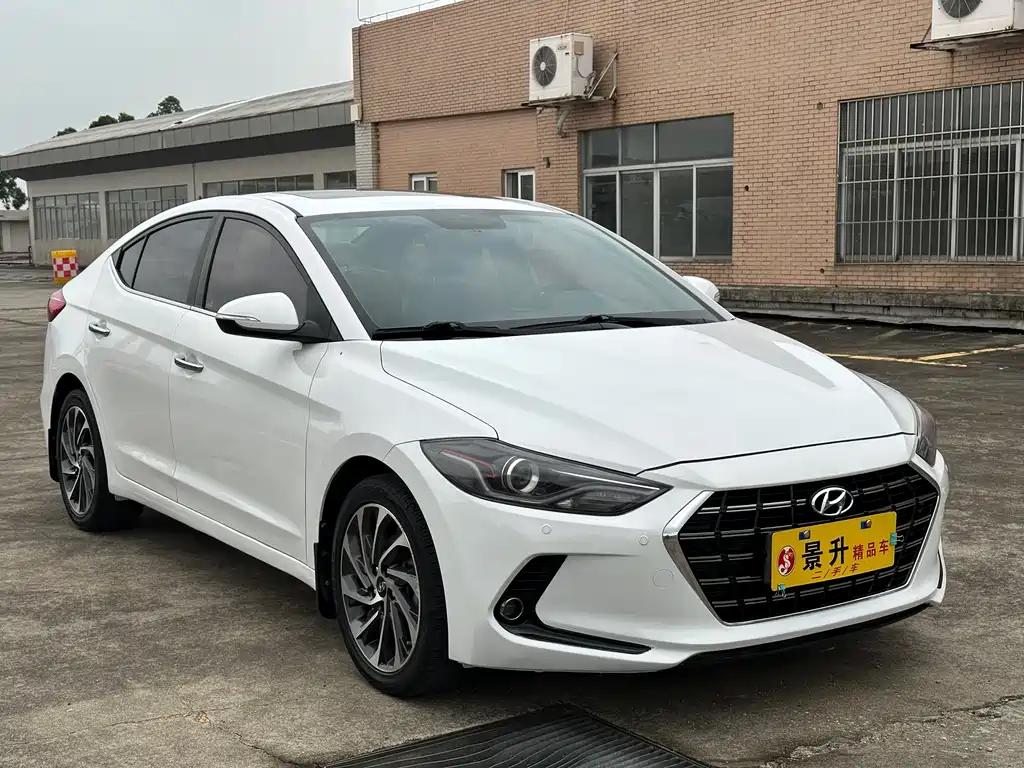 Hyundai Elantra — фото 3