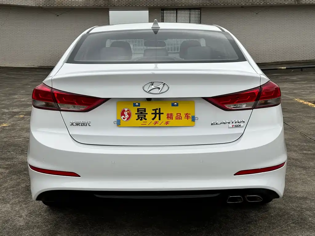 Hyundai Elantra — фото 6