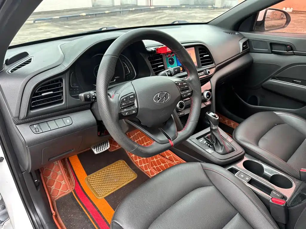 Hyundai Elantra — фото 10