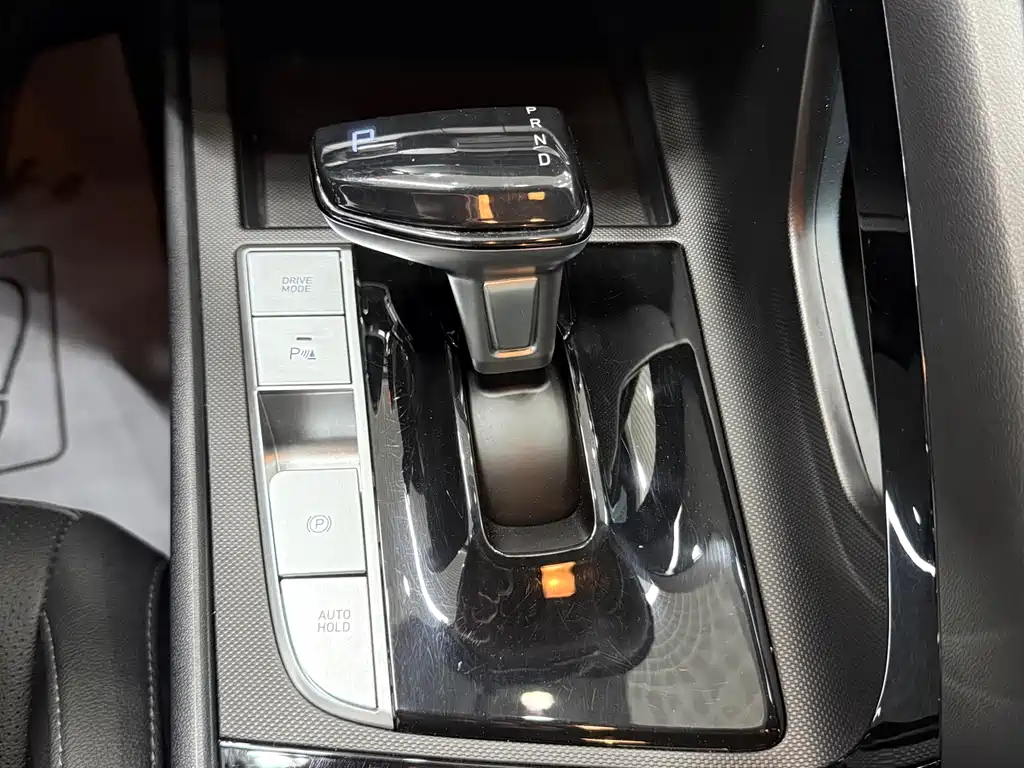 Hyundai Elantra — фото 17