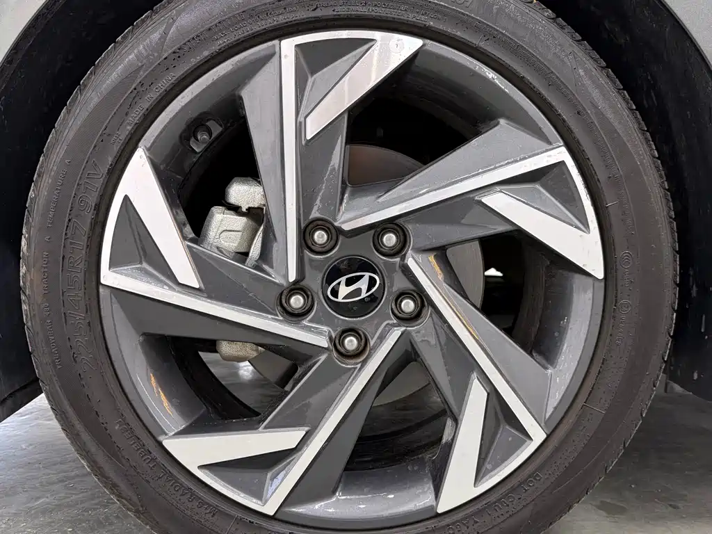 Hyundai Elantra — фото 19