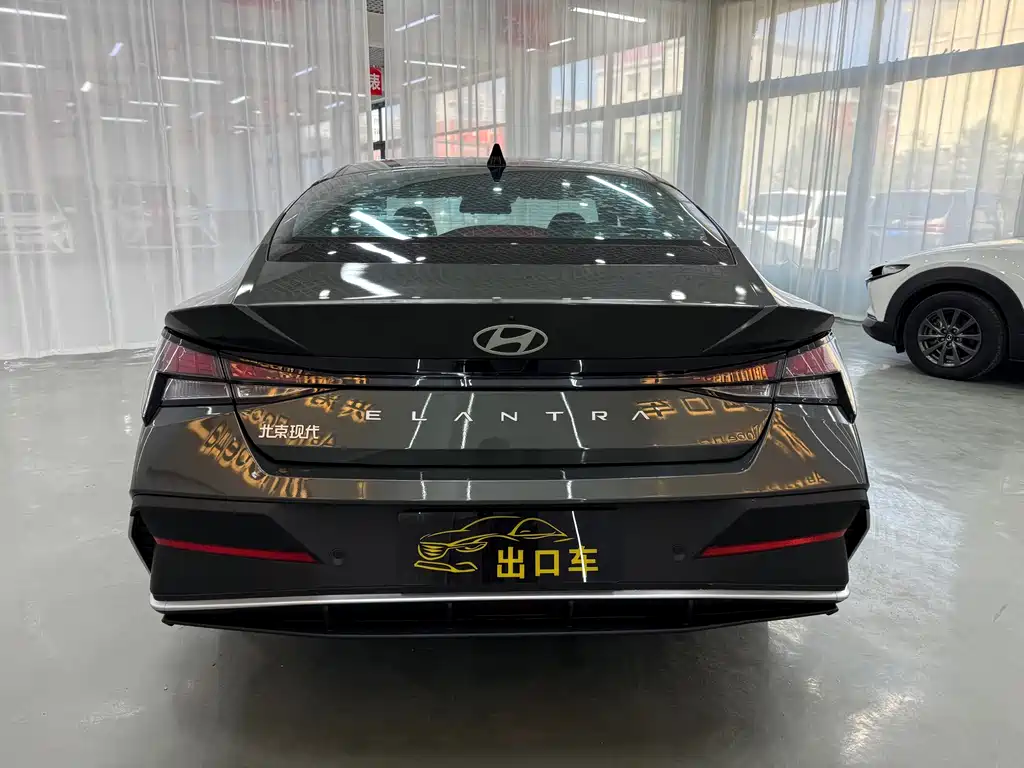 Hyundai Elantra — фото 5