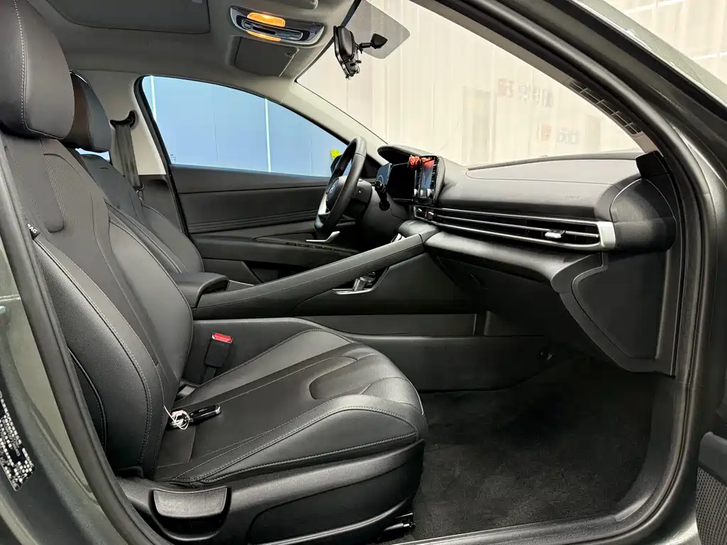 Hyundai Elantra — фото 8