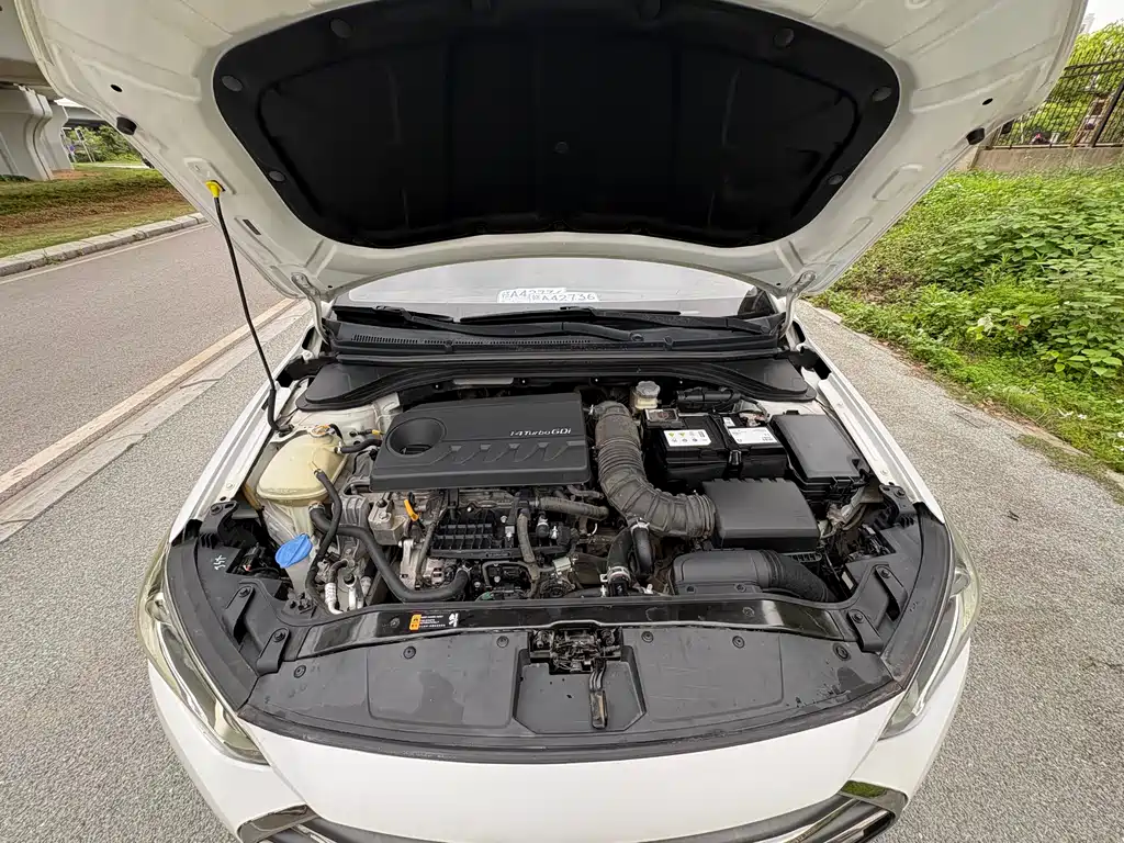 Hyundai Elantra — фото 21