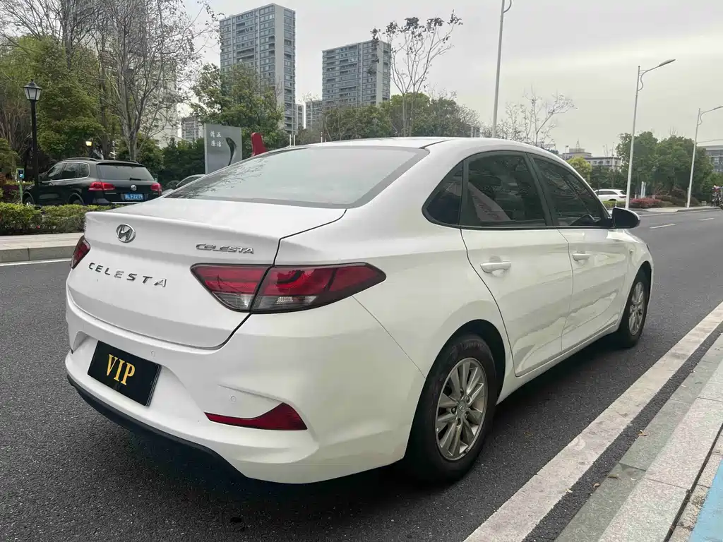 Hyundai Elantra — фото 5