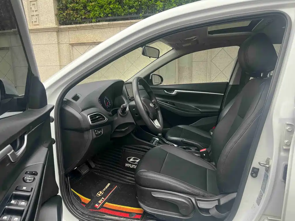 Hyundai Elantra — фото 6