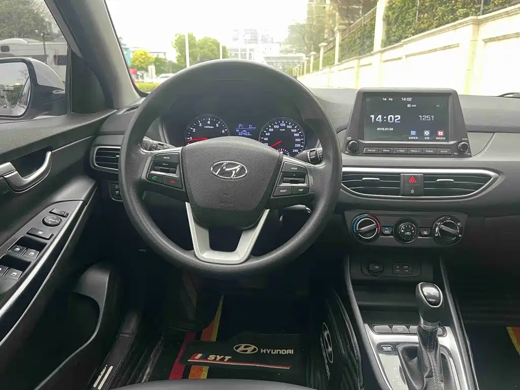 Hyundai Elantra — фото 9