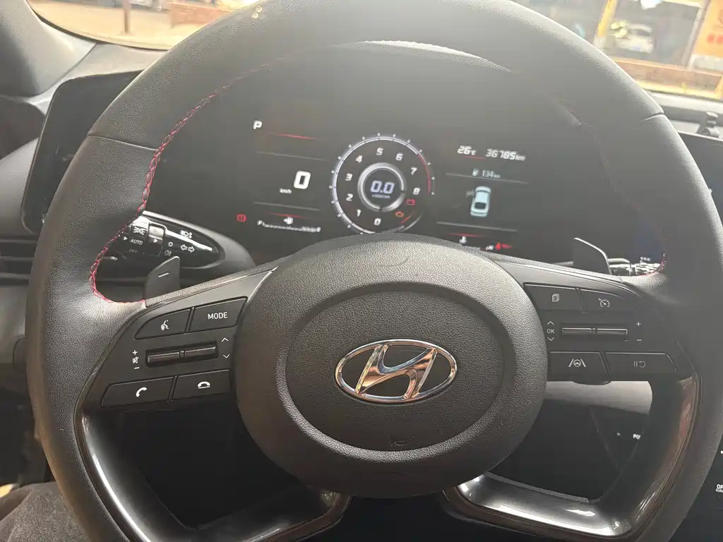 Hyundai Elantra — фото 11