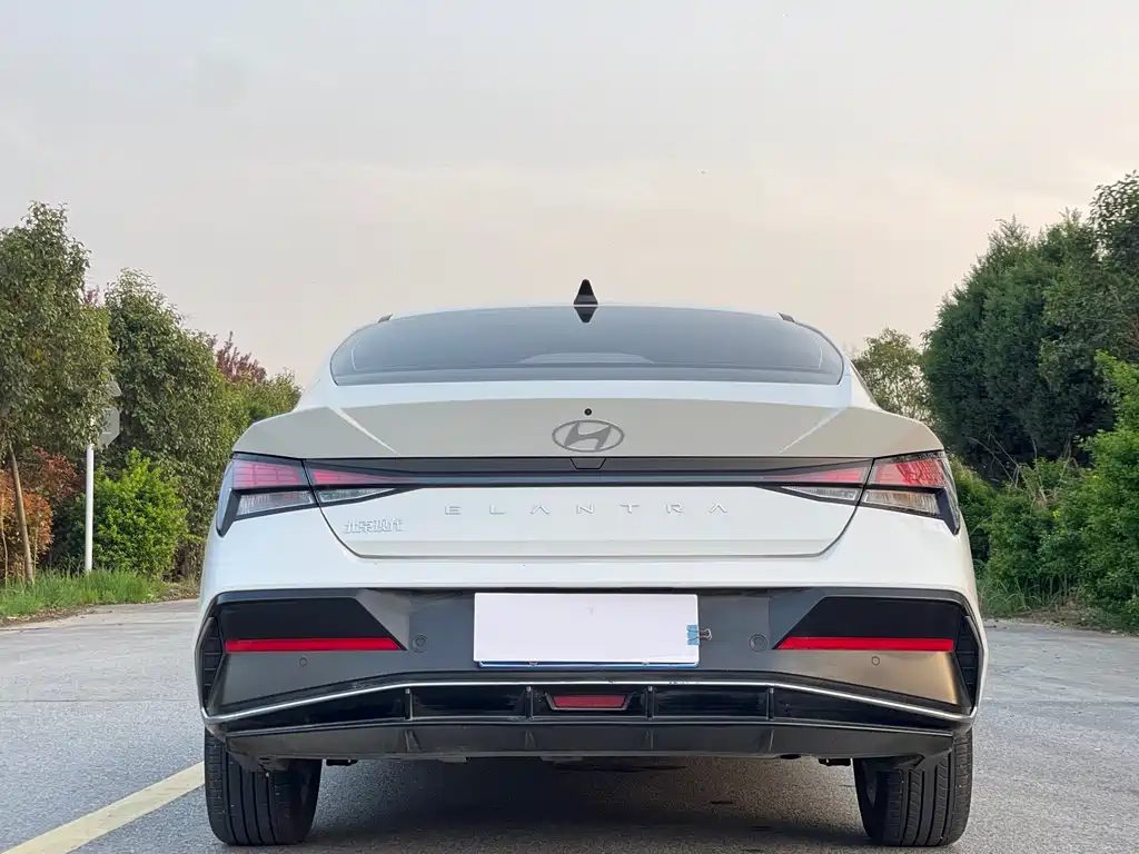 Hyundai Elantra — фото 6