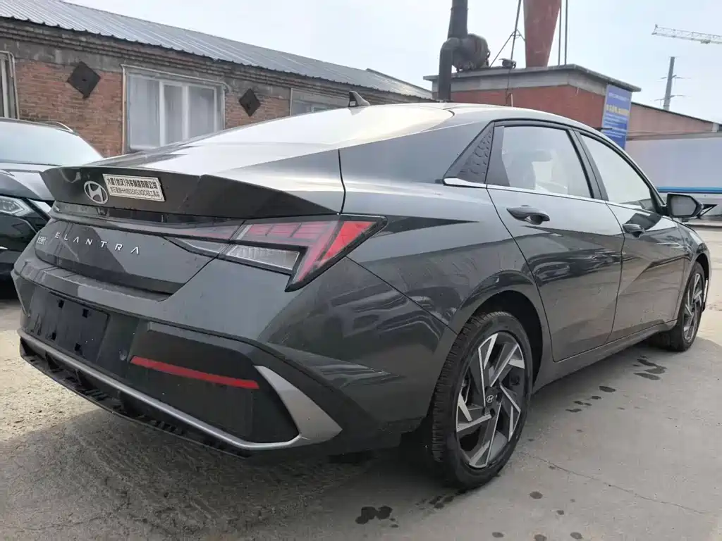 Hyundai Elantra — фото 4