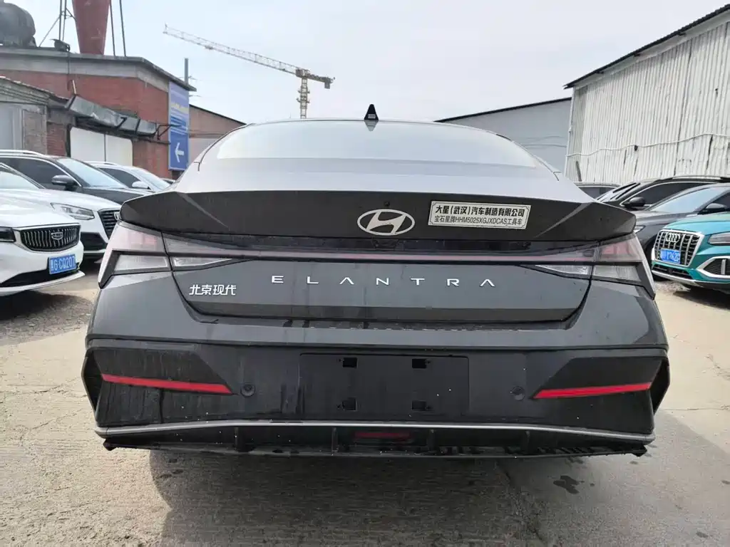 Hyundai Elantra — фото 5