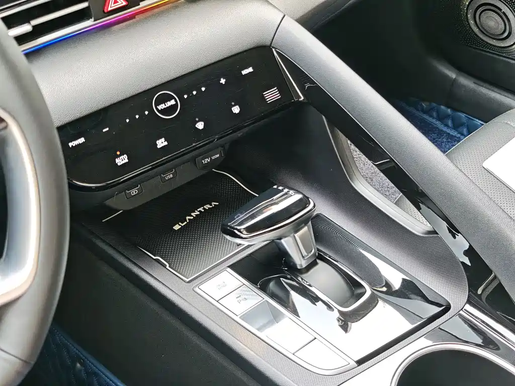Hyundai Elantra — фото 11