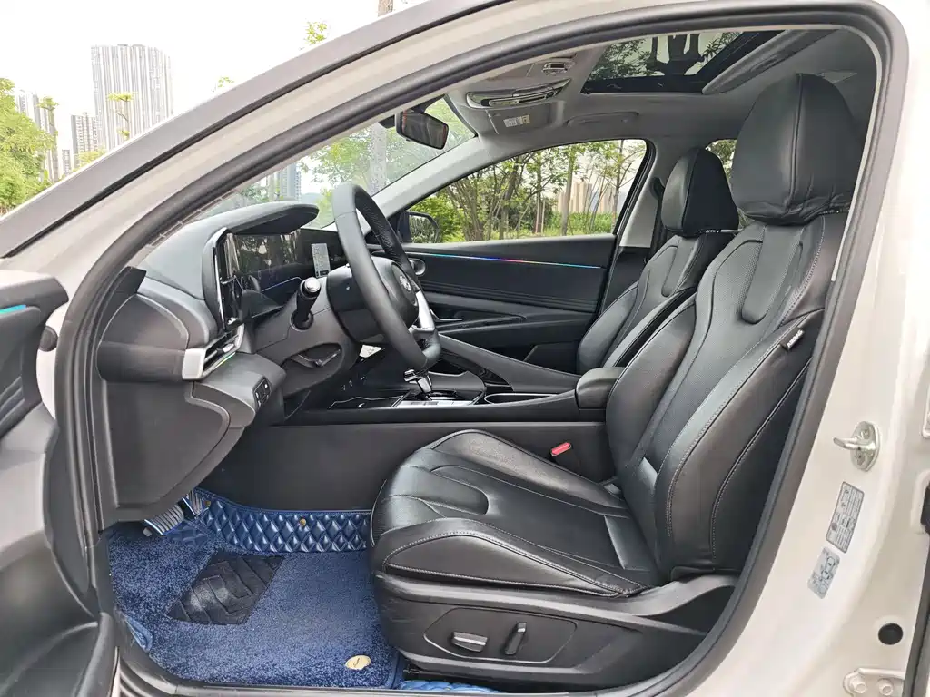 Hyundai Elantra — фото 4