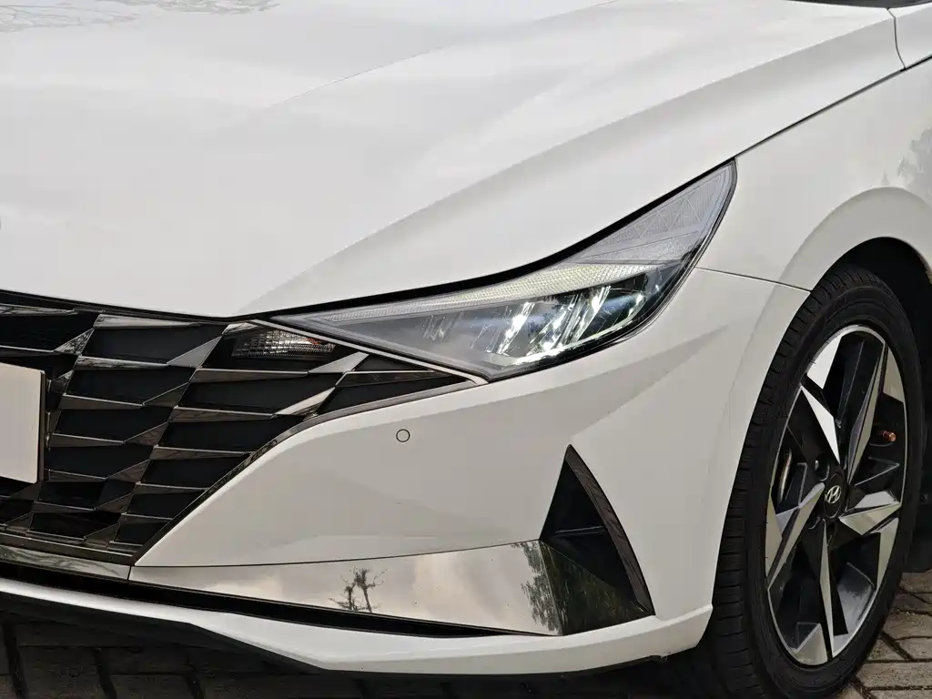 Hyundai Elantra — фото 7