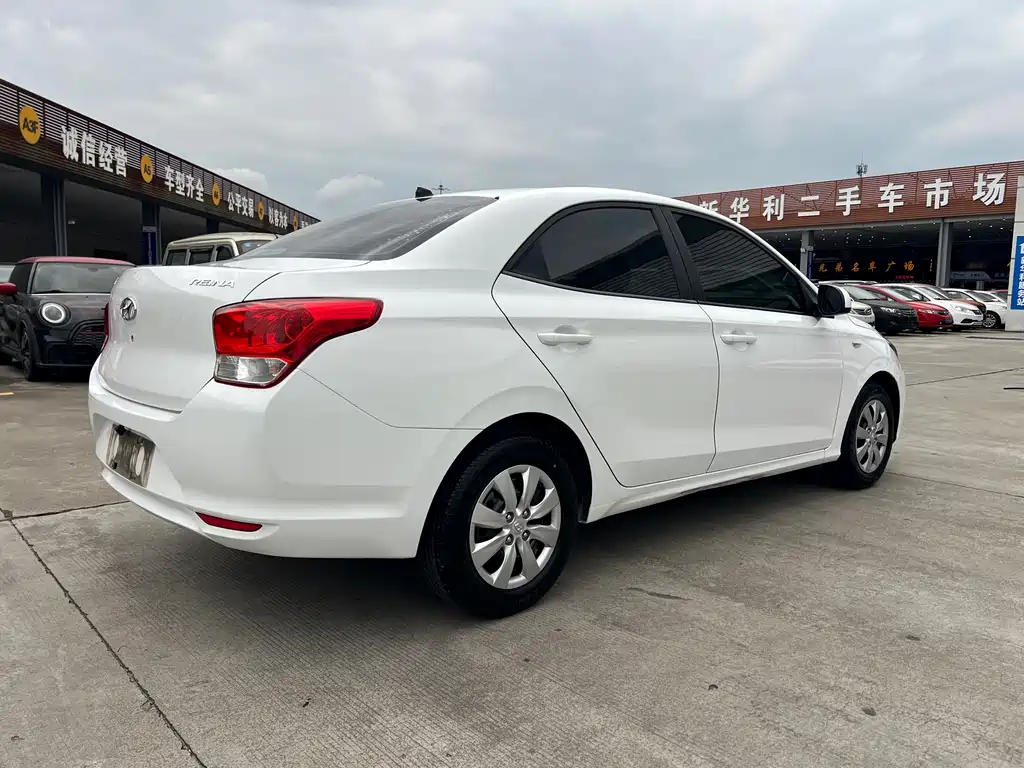 Hyundai Verna — фото 5